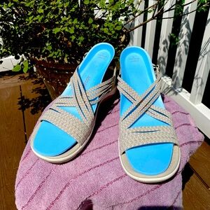 Women’s Sketchers Outdoor Lifestyle Sandals in sz 9